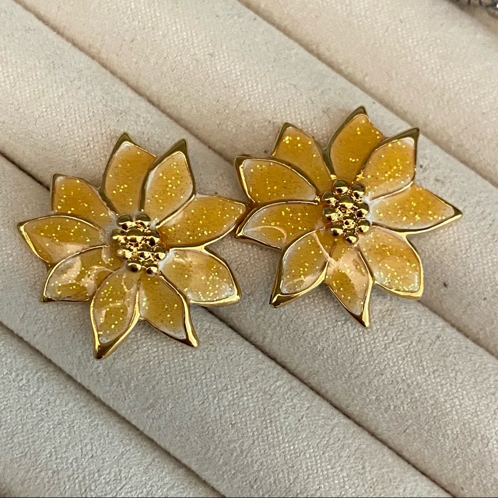 Vintage Gold Shimmery Yellow Flower Earrings 🌼 - Picture 4 of 10